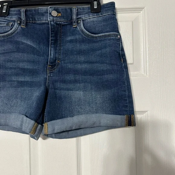 White House Black Market Roll-Cuff Women's Denim Shorts - Picture 3 of 9